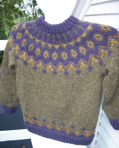 Women's Icelandic wool yoke design